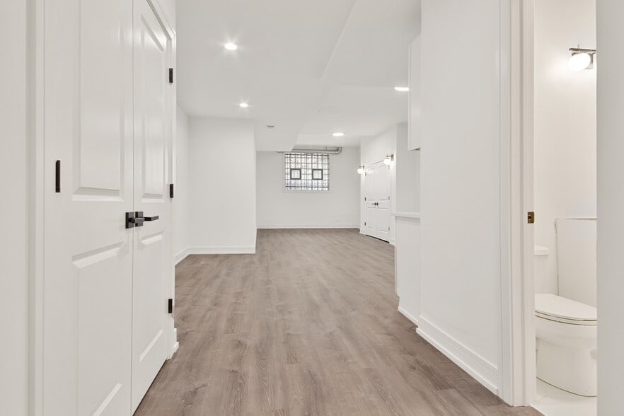 Building Photo - 3058 W Cortland St