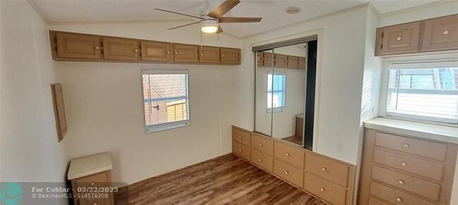 Building Photo - 5362 SE 65th Ave