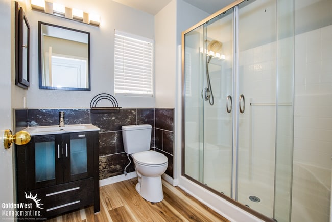 Building Photo - Beautifully Maintained 2Bdm 2Ba Townhome i...