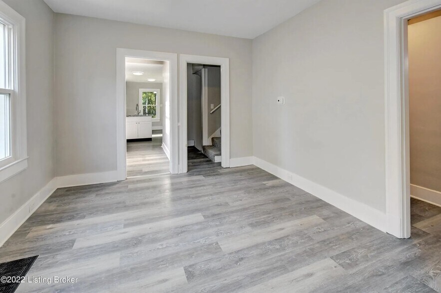 Building Photo - 130 Gillette Ave