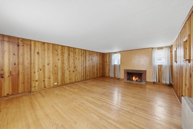 Building Photo - 7058 S Fairfield Ave