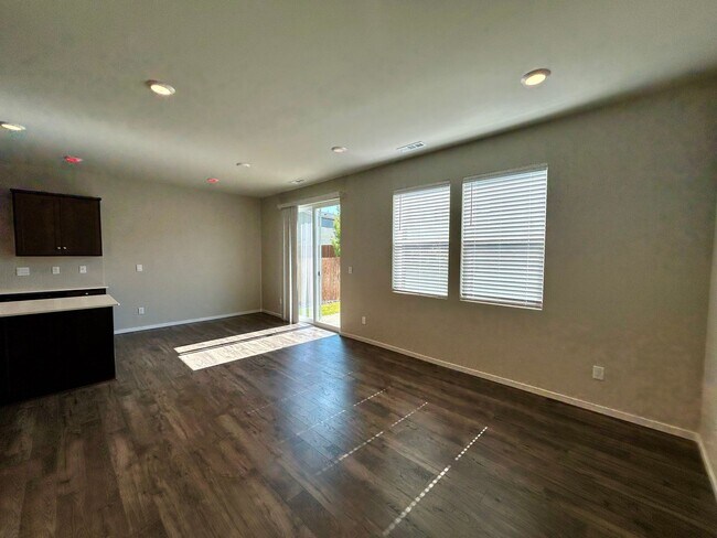 Building Photo - Beautiful 4 Bedroom Home with Attached Garage!