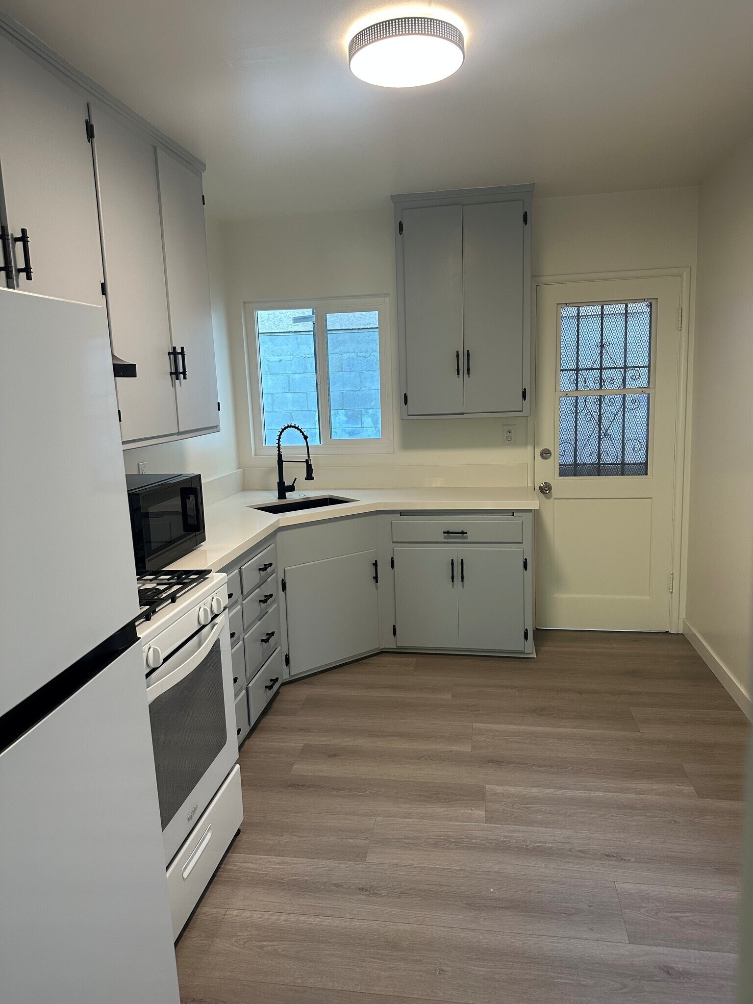 Building Photo - 209 W Palmer Ave