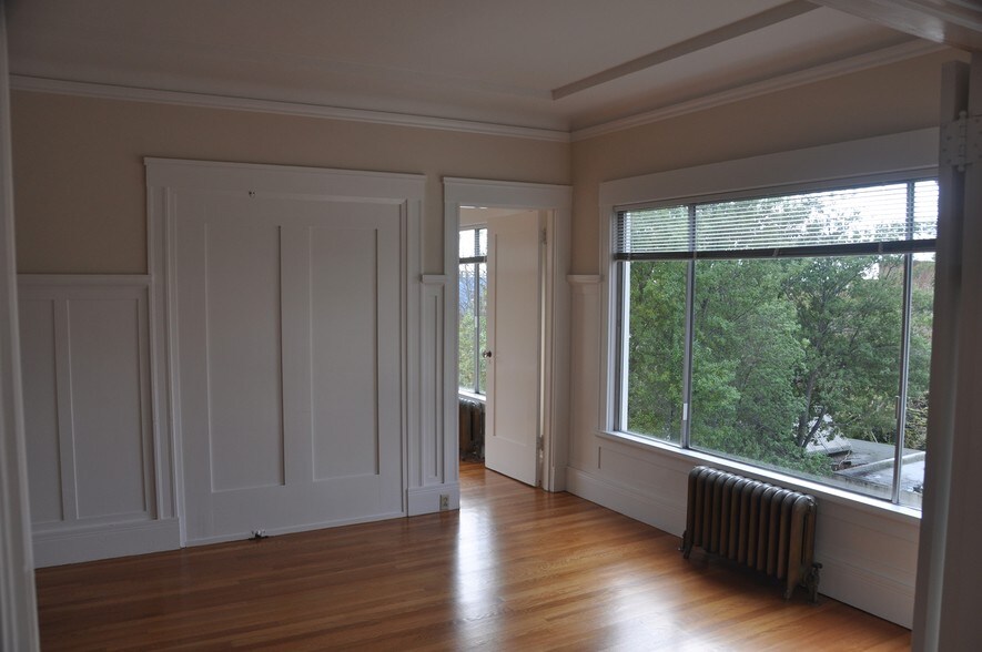 Building Photo - 2524 Benvenue Ave