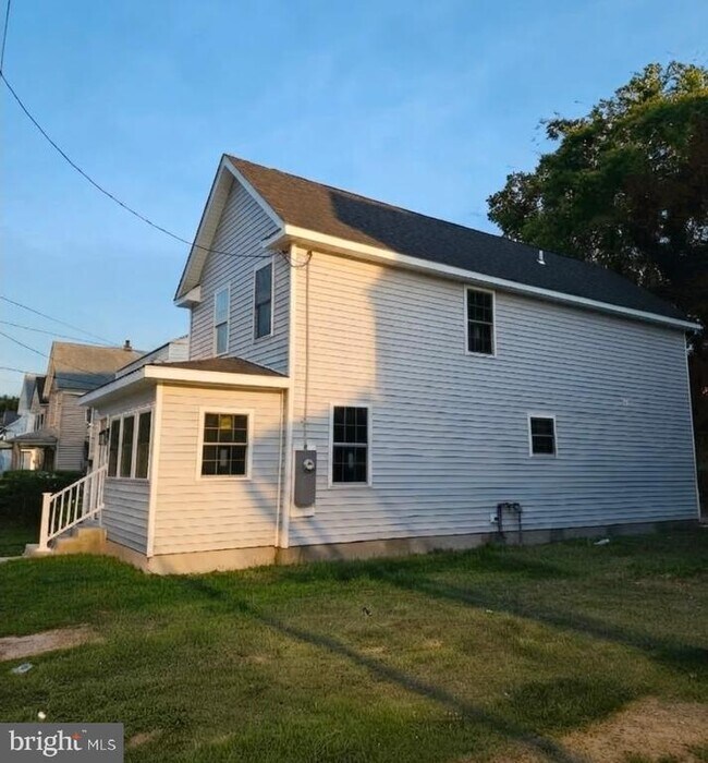 Building Photo - 522 Pine St