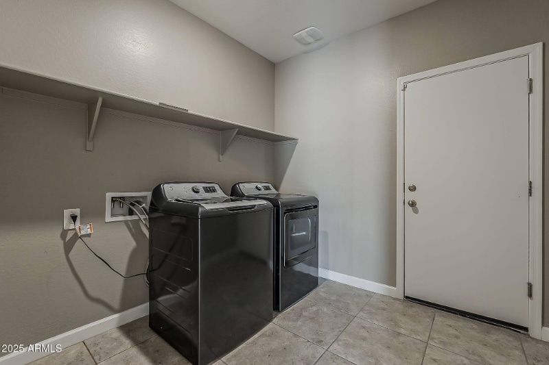 Building Photo - 44587 W Palo Amarillo Rd