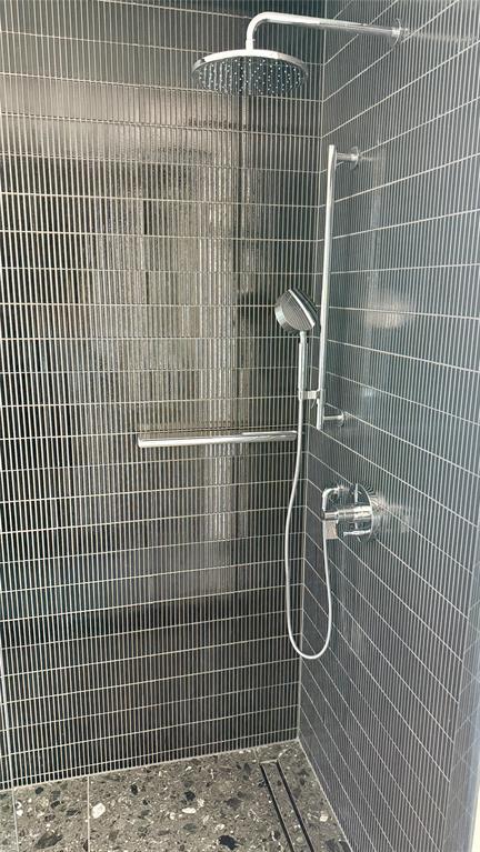 Building Photo - 610 Davis St