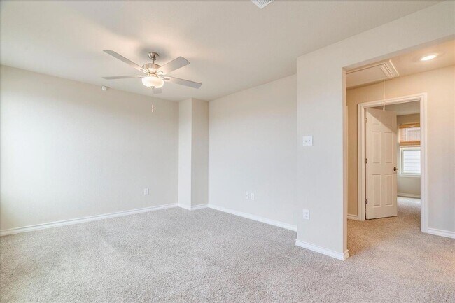Building Photo - 133 Papaya Dr