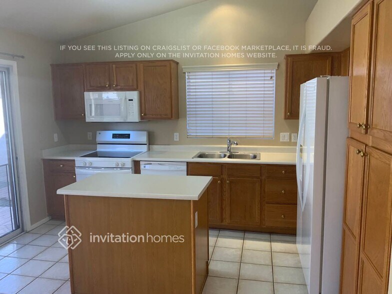 Building Photo - 9212 W Charleston Ave