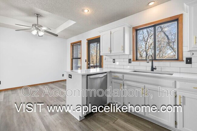 Building Photo - 313 S Darrowby Dr