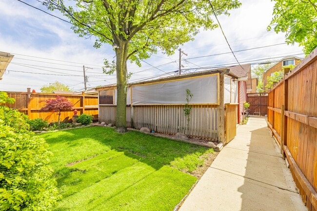 Building Photo - 6141 S Kilbourn Ave