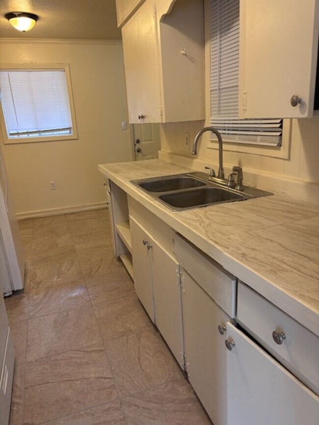 Building Photo - 1139 Wooddell Dr