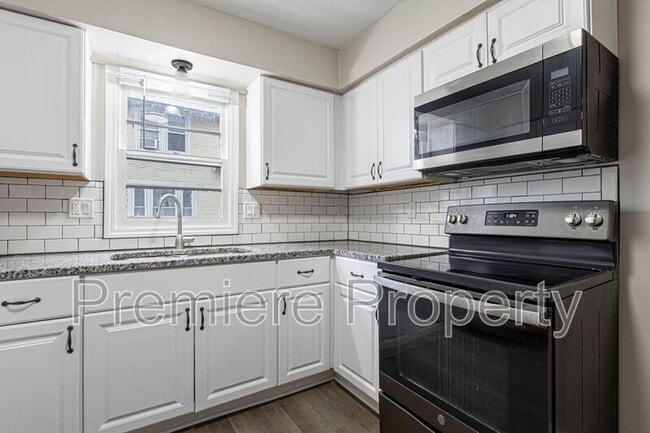 Building Photo - 334 W Sea Ave