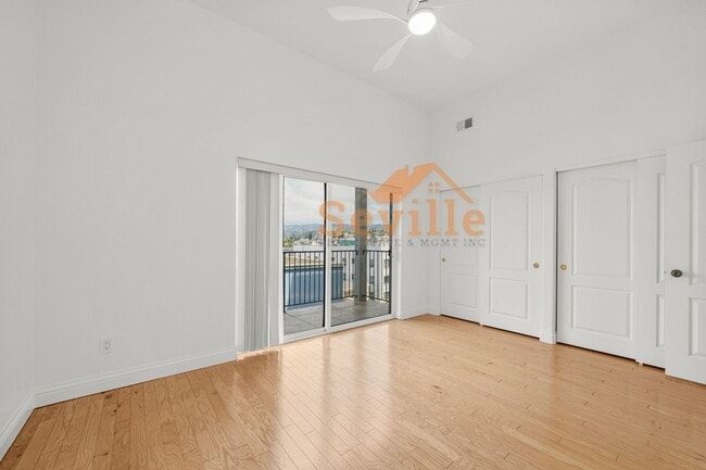 Building Photo - Renovated 2BD/2BA Condo Near Lake Merritt — Private Balcony & In-Unit Laundry