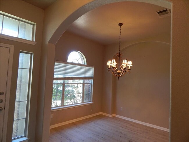 Building Photo - 601 Abbeyglen Castle Dr