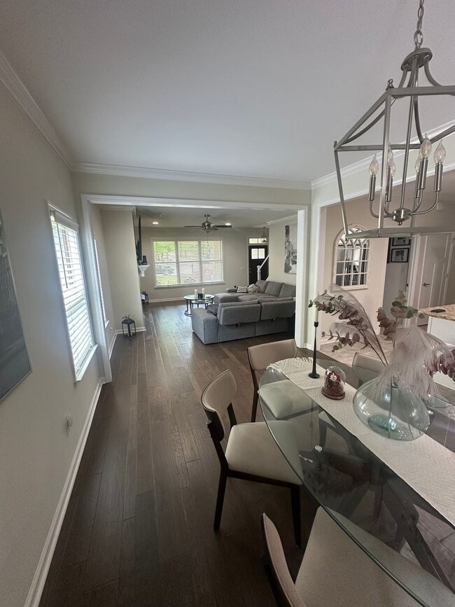 Building Photo - Beautiful 3 BR 2.5 Bath home with bonus room