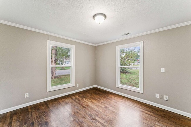 Building Photo - Charming 2 Bedroom, 2 Bath with Extra Loft Space Available Now!