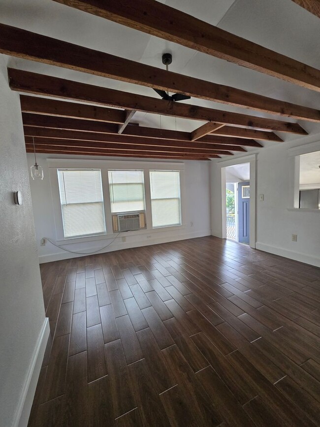 Building Photo - CHARMING 2 BEDROOM, 1 BATH HOME WITH SPACI...