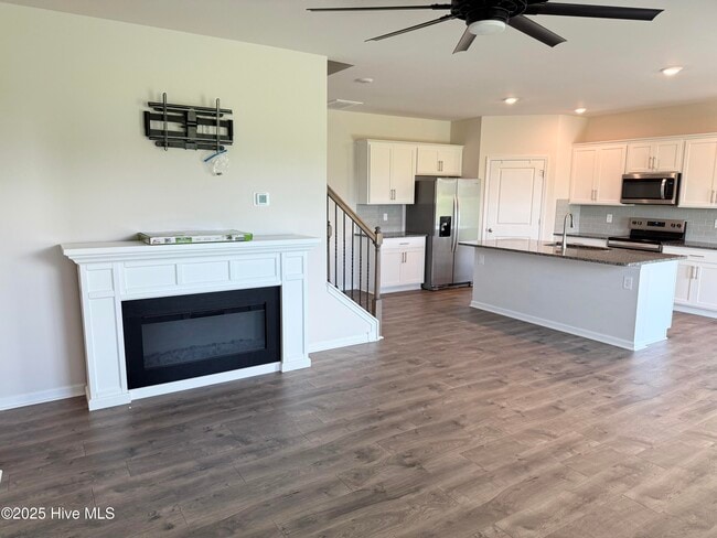 Building Photo - 3228 Ridgeland Dr