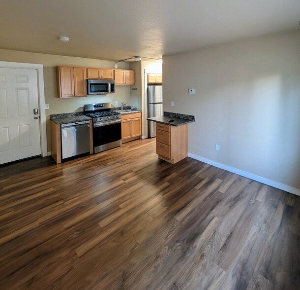 Building Photo - 618 Gambell St