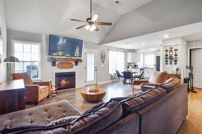 Building Photo - Pet Friendly Four Bedroom with Basement!