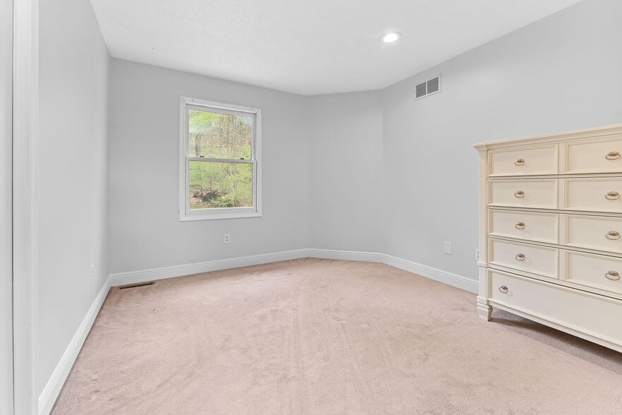 Building Photo - 4673 Shadyside Ln