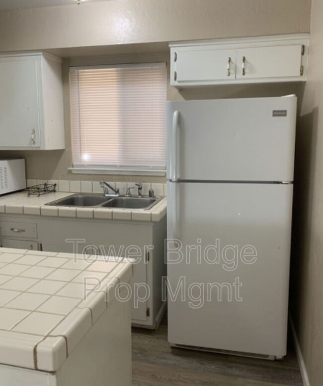 Building Photo - 6004 Bourbon Dr