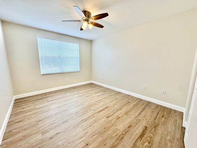 Building Photo - ** FAIRWAY PRESERVE ** 3 BED / 2 BATH COND...