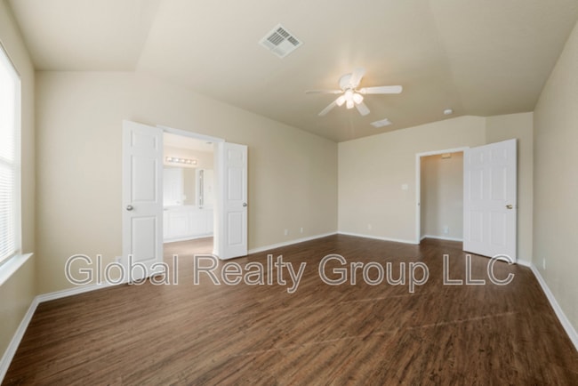 Building Photo - 117 Bronco Bend