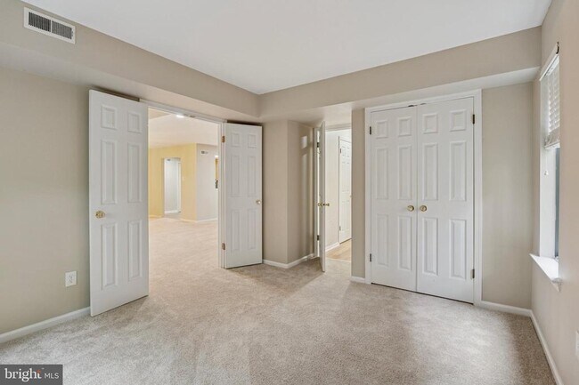 Building Photo - 204 Mountainview Dr