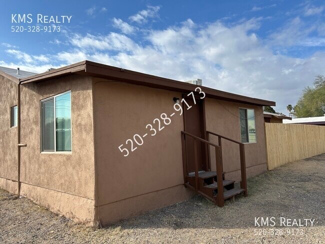 Building Photo - 2 Bed / 1Bath - OWNER/AGENT