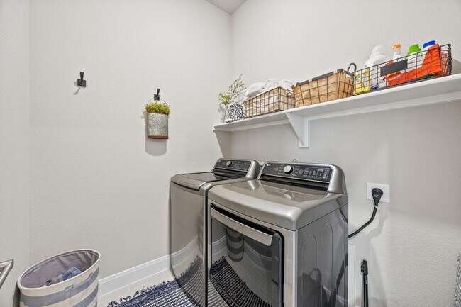 Building Photo - 2102 Clearwater Way