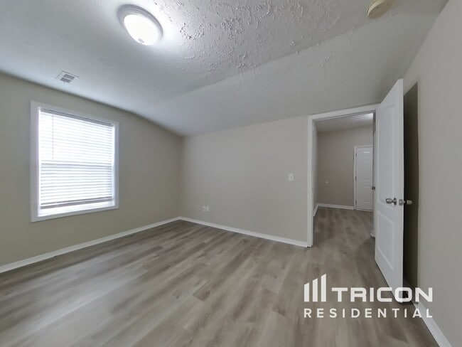 Building Photo - 581 Meadow Spring Dr