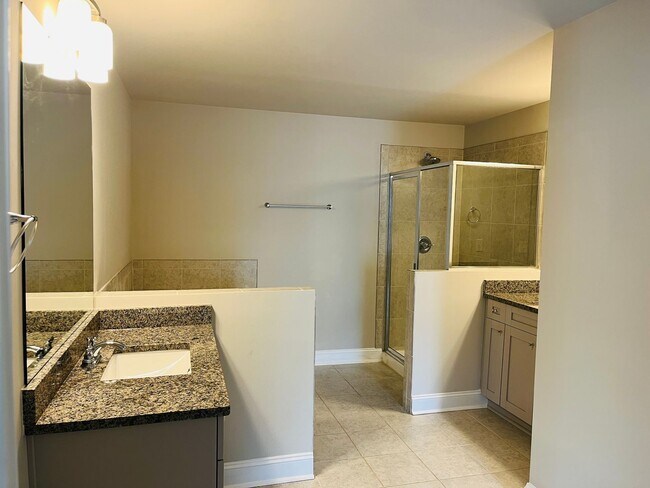 Building Photo - Wow! 4 bedroom 2.5 bathroom in Suwanee! Must See!!