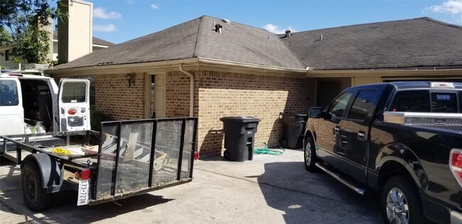 Building Photo - 10822 Lynbrook Dr