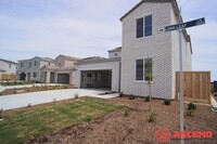 Building Photo - 4 Bedroom Home in Gossamer Grove!