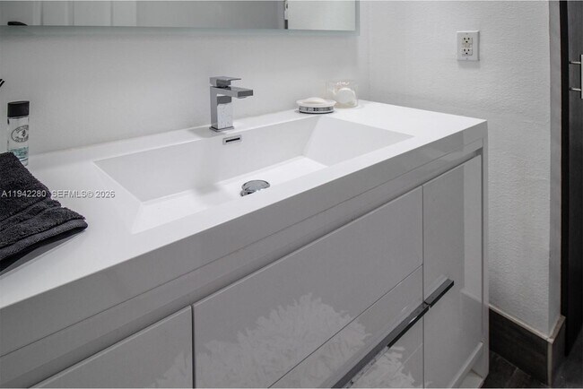 Building Photo - 3165 NE 184th St