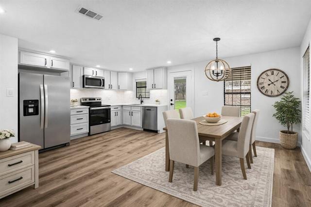 Building Photo - 305 E Kirby Ave