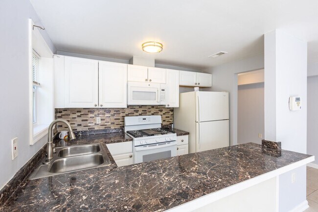 Building Photo - Charming 2 BR/1 BA Apartment in Washington...