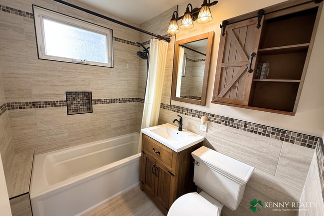 Building Photo - Bright 3-Bedroom Home with Large Backyard in South San Francisco