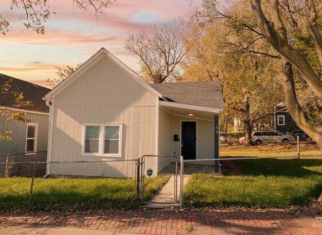 Building Photo - SEE IT NOW: Beautiful home in KCK!