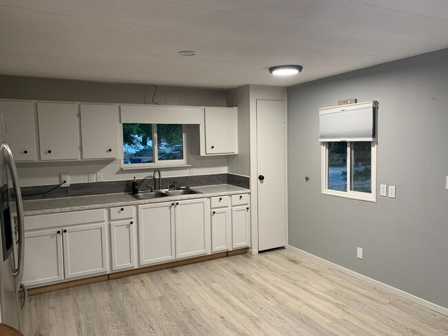 Building Photo - 171 W 330 N