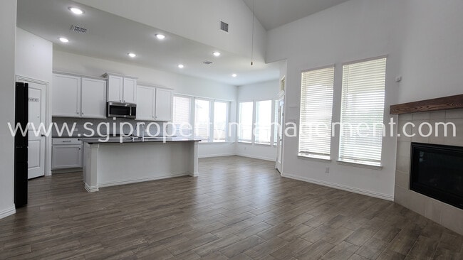 Building Photo - 10231 Sovereign Dr