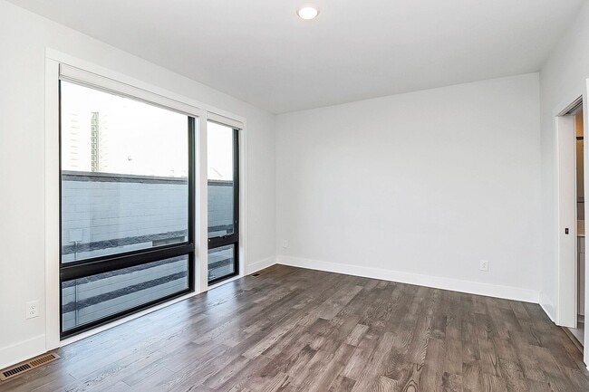 Building Photo - 1214 Minter Pl