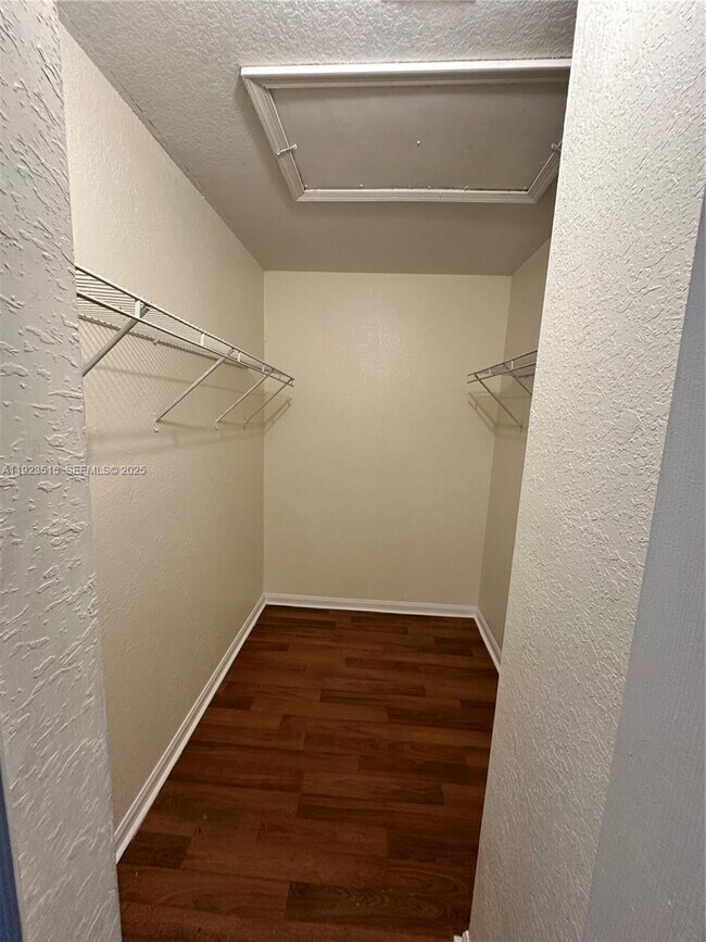 Building Photo - 2704 SE 15th Pl