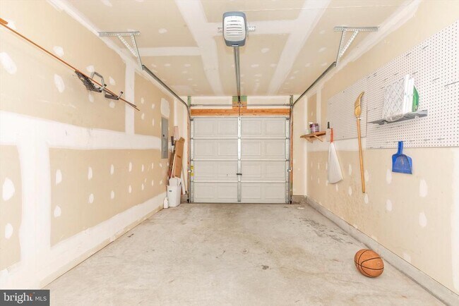 Building Photo - 6226 Newport Pl