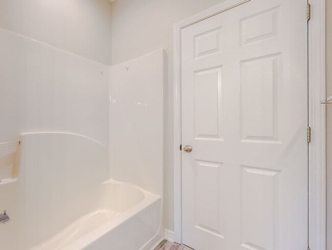 Building Photo - Beautiful 2/2 stand alone home in Santa Ro...