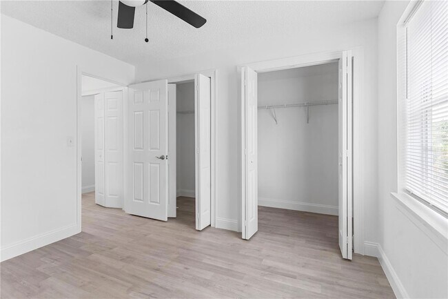 Building Photo - 421 Rollins Dr