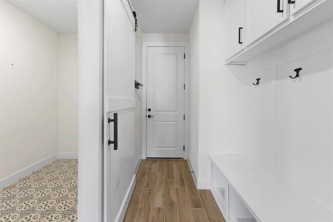 Building Photo - 604 Buena Onda Wy