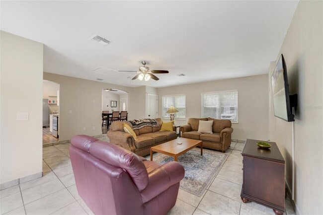 Building Photo - 40140 Palm St